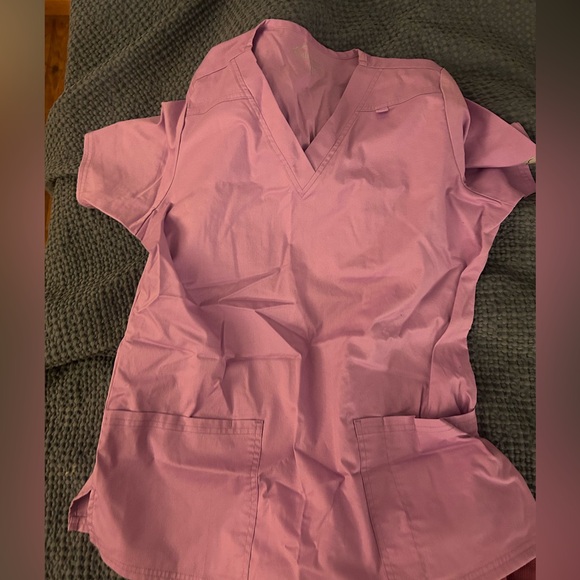 Medium top and  M/t jogger scrubs - Picture 3 of 4